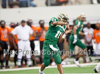 Thumbnail 1 in DeSoto vs. Douglass (Kirk Herbstreit National Kickoff Classic) photogallery.