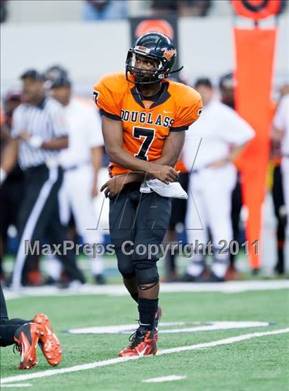 Thumbnail 2 in DeSoto vs. Douglass (Kirk Herbstreit National Kickoff Classic) photogallery.