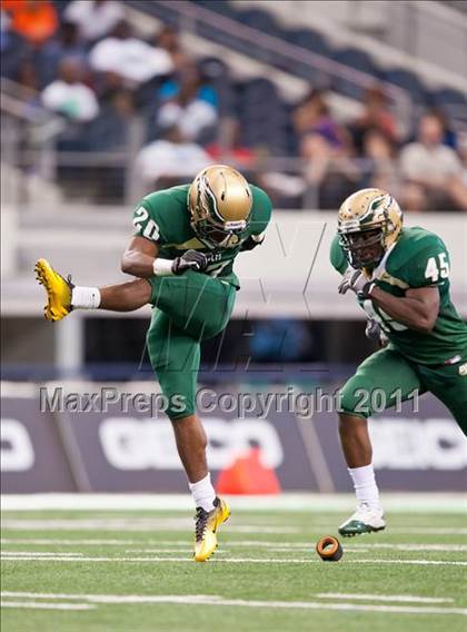 Thumbnail 3 in DeSoto vs. Douglass (Kirk Herbstreit National Kickoff Classic) photogallery.