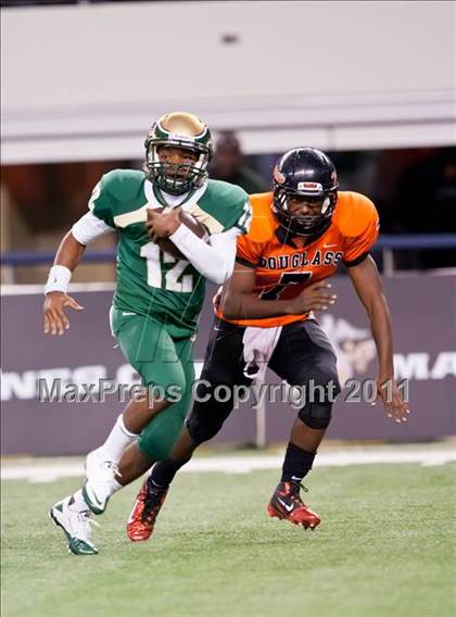 Thumbnail 2 in DeSoto vs. Douglass (Kirk Herbstreit National Kickoff Classic) photogallery.