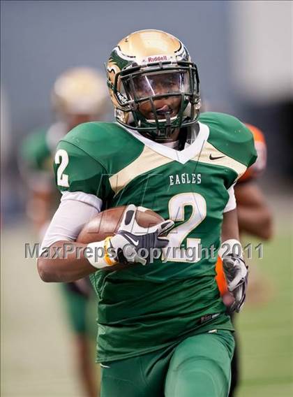 Thumbnail 3 in DeSoto vs. Douglass (Kirk Herbstreit National Kickoff Classic) photogallery.