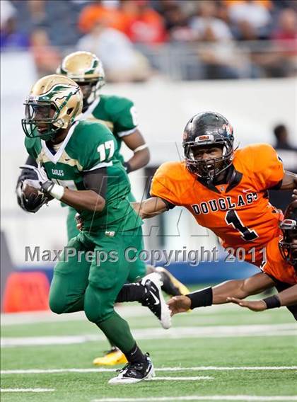 Thumbnail 1 in DeSoto vs. Douglass (Kirk Herbstreit National Kickoff Classic) photogallery.