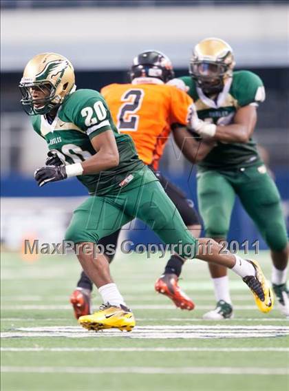 Thumbnail 1 in DeSoto vs. Douglass (Kirk Herbstreit National Kickoff Classic) photogallery.