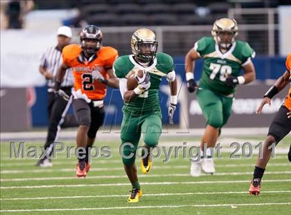 Thumbnail 1 in DeSoto vs. Douglass (Kirk Herbstreit National Kickoff Classic) photogallery.