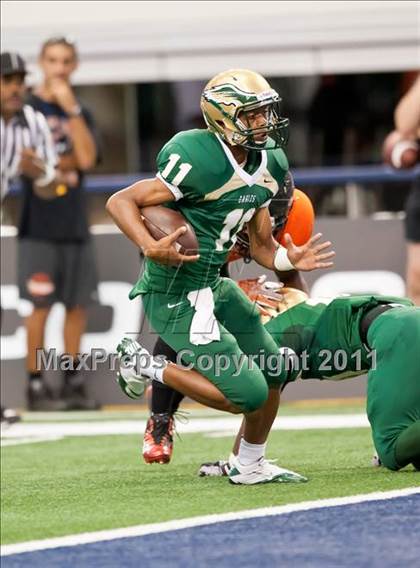 Thumbnail 2 in DeSoto vs. Douglass (Kirk Herbstreit National Kickoff Classic) photogallery.