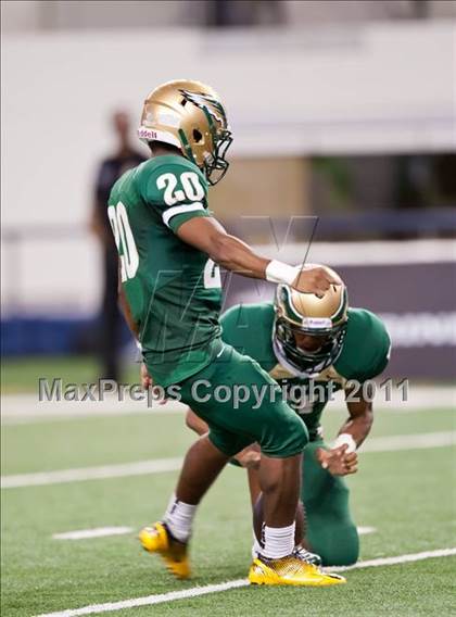 Thumbnail 1 in DeSoto vs. Douglass (Kirk Herbstreit National Kickoff Classic) photogallery.