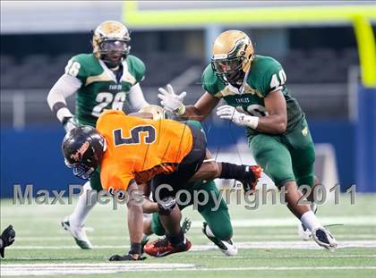 Thumbnail 2 in DeSoto vs. Douglass (Kirk Herbstreit National Kickoff Classic) photogallery.