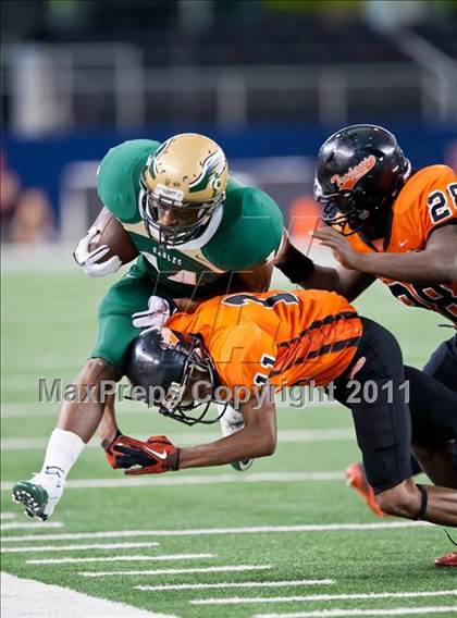 Thumbnail 2 in DeSoto vs. Douglass (Kirk Herbstreit National Kickoff Classic) photogallery.