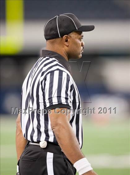 Thumbnail 2 in DeSoto vs. Douglass (Kirk Herbstreit National Kickoff Classic) photogallery.