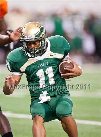 Thumbnail 3 in DeSoto vs. Douglass (Kirk Herbstreit National Kickoff Classic) photogallery.