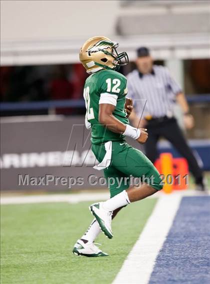 Thumbnail 1 in DeSoto vs. Douglass (Kirk Herbstreit National Kickoff Classic) photogallery.