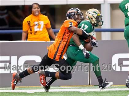 Thumbnail 2 in DeSoto vs. Douglass (Kirk Herbstreit National Kickoff Classic) photogallery.