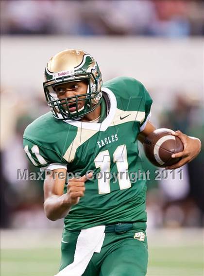 Thumbnail 1 in DeSoto vs. Douglass (Kirk Herbstreit National Kickoff Classic) photogallery.