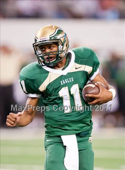 Thumbnail 2 in DeSoto vs. Douglass (Kirk Herbstreit National Kickoff Classic) photogallery.