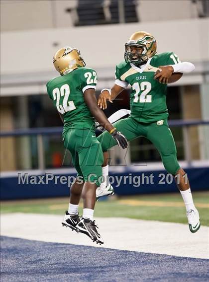 Thumbnail 2 in DeSoto vs. Douglass (Kirk Herbstreit National Kickoff Classic) photogallery.