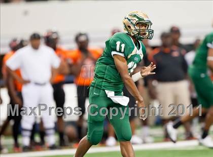 Thumbnail 2 in DeSoto vs. Douglass (Kirk Herbstreit National Kickoff Classic) photogallery.
