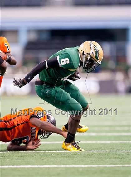 Thumbnail 3 in DeSoto vs. Douglass (Kirk Herbstreit National Kickoff Classic) photogallery.