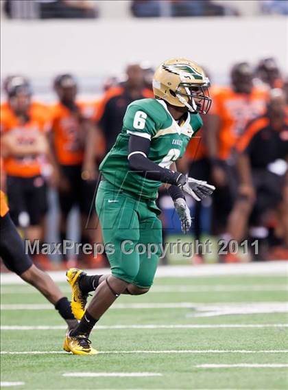 Thumbnail 2 in DeSoto vs. Douglass (Kirk Herbstreit National Kickoff Classic) photogallery.