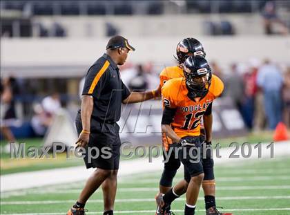Thumbnail 1 in DeSoto vs. Douglass (Kirk Herbstreit National Kickoff Classic) photogallery.