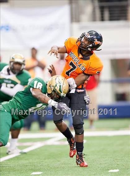 Thumbnail 1 in DeSoto vs. Douglass (Kirk Herbstreit National Kickoff Classic) photogallery.