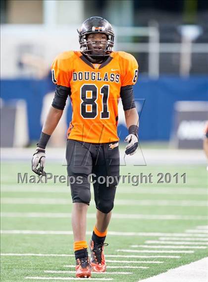 Thumbnail 2 in DeSoto vs. Douglass (Kirk Herbstreit National Kickoff Classic) photogallery.