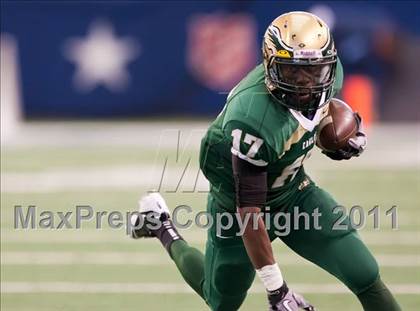 Thumbnail 1 in DeSoto vs. Douglass (Kirk Herbstreit National Kickoff Classic) photogallery.