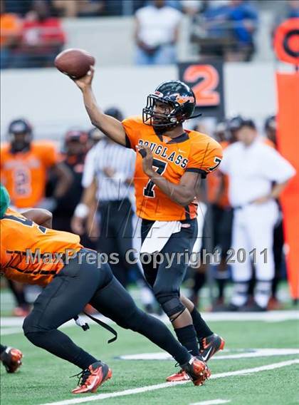 Thumbnail 2 in DeSoto vs. Douglass (Kirk Herbstreit National Kickoff Classic) photogallery.