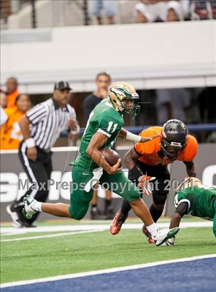 Thumbnail 1 in DeSoto vs. Douglass (Kirk Herbstreit National Kickoff Classic) photogallery.