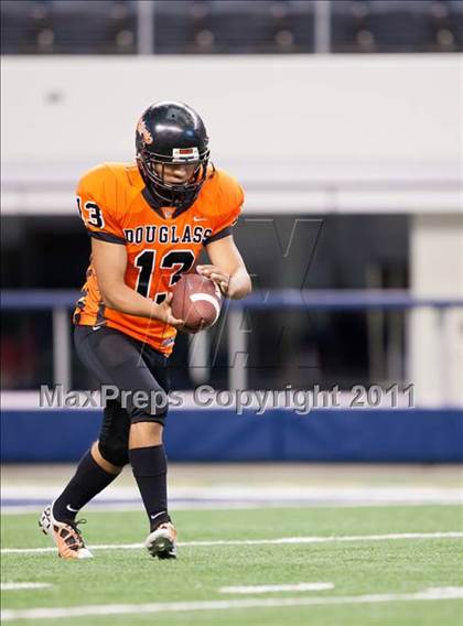 Thumbnail 3 in DeSoto vs. Douglass (Kirk Herbstreit National Kickoff Classic) photogallery.