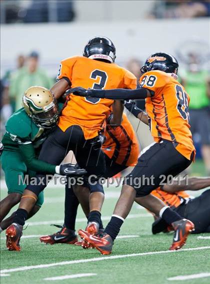 Thumbnail 3 in DeSoto vs. Douglass (Kirk Herbstreit National Kickoff Classic) photogallery.