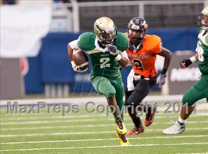 Thumbnail 1 in DeSoto vs. Douglass (Kirk Herbstreit National Kickoff Classic) photogallery.