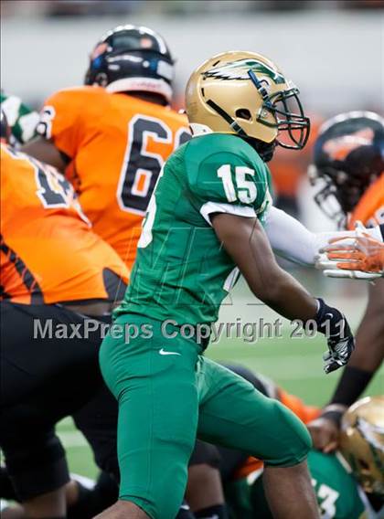 Thumbnail 3 in DeSoto vs. Douglass (Kirk Herbstreit National Kickoff Classic) photogallery.