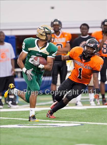 Thumbnail 2 in DeSoto vs. Douglass (Kirk Herbstreit National Kickoff Classic) photogallery.