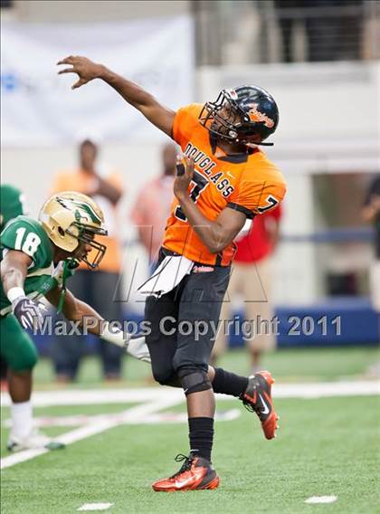 Thumbnail 3 in DeSoto vs. Douglass (Kirk Herbstreit National Kickoff Classic) photogallery.