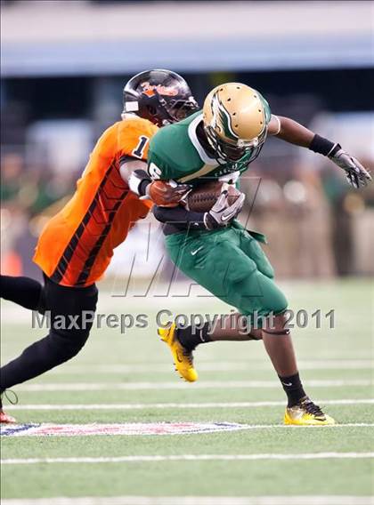 Thumbnail 1 in DeSoto vs. Douglass (Kirk Herbstreit National Kickoff Classic) photogallery.