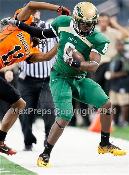 Thumbnail 2 in DeSoto vs. Douglass (Kirk Herbstreit National Kickoff Classic) photogallery.