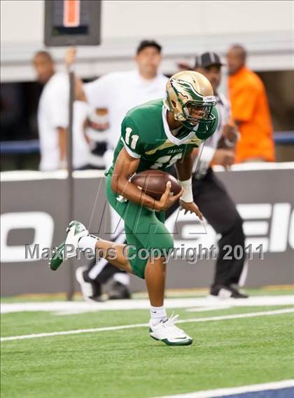Thumbnail 2 in DeSoto vs. Douglass (Kirk Herbstreit National Kickoff Classic) photogallery.
