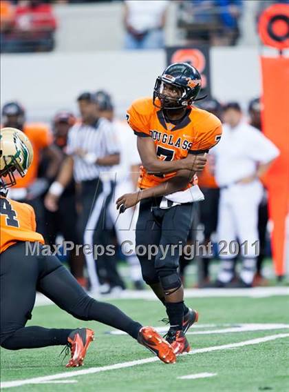 Thumbnail 1 in DeSoto vs. Douglass (Kirk Herbstreit National Kickoff Classic) photogallery.