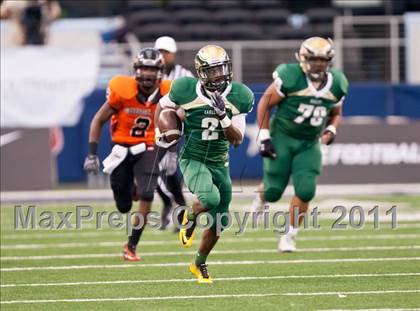 Thumbnail 2 in DeSoto vs. Douglass (Kirk Herbstreit National Kickoff Classic) photogallery.