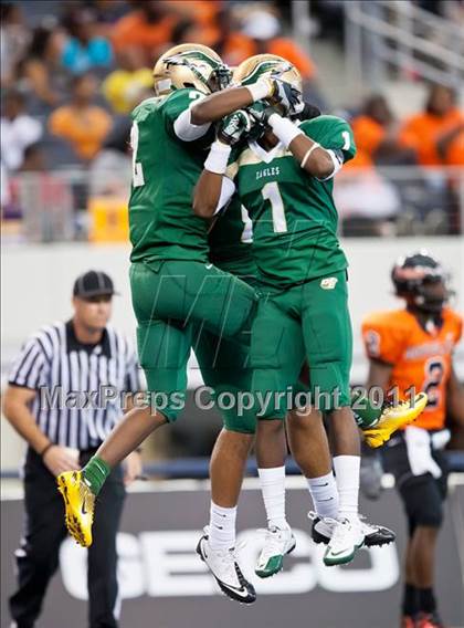 Thumbnail 3 in DeSoto vs. Douglass (Kirk Herbstreit National Kickoff Classic) photogallery.