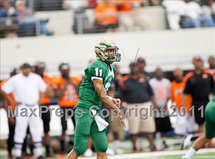 Thumbnail 1 in DeSoto vs. Douglass (Kirk Herbstreit National Kickoff Classic) photogallery.