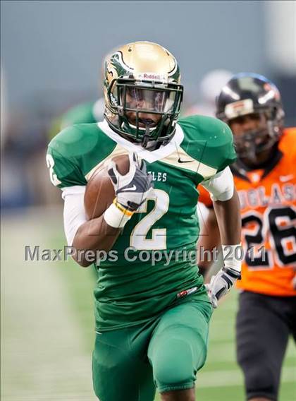 Thumbnail 1 in DeSoto vs. Douglass (Kirk Herbstreit National Kickoff Classic) photogallery.