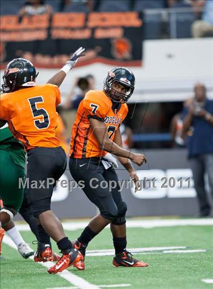 Thumbnail 3 in DeSoto vs. Douglass (Kirk Herbstreit National Kickoff Classic) photogallery.