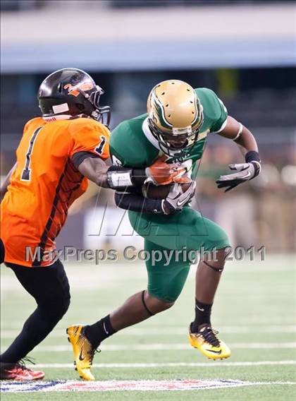 Thumbnail 3 in DeSoto vs. Douglass (Kirk Herbstreit National Kickoff Classic) photogallery.