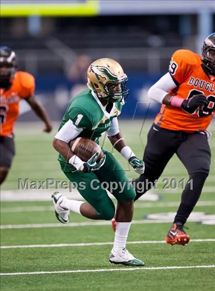 Thumbnail 3 in DeSoto vs. Douglass (Kirk Herbstreit National Kickoff Classic) photogallery.