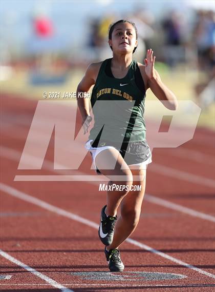 Thumbnail 2 in Nighthawk Invitational Day 1 Prelims photogallery.