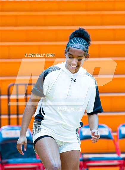 Thumbnail 3 in Grand Saline vs Miller Grove photogallery.