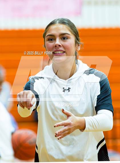 Thumbnail 2 in Grand Saline vs Miller Grove photogallery.