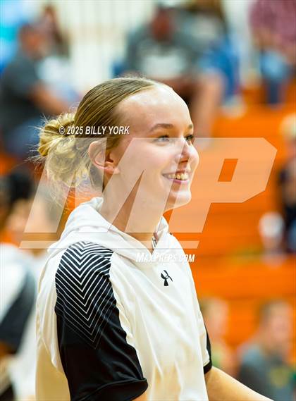 Thumbnail 3 in Grand Saline vs Miller Grove photogallery.