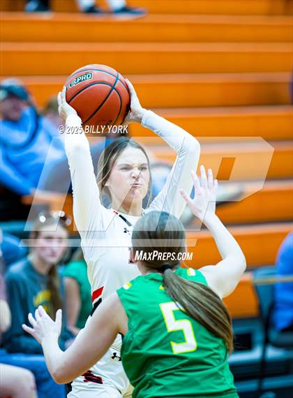 Thumbnail 2 in Grand Saline vs Miller Grove photogallery.